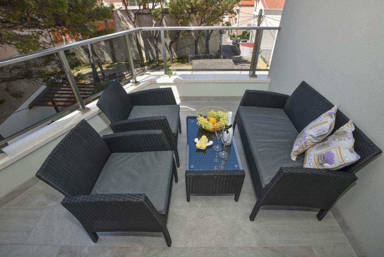 Apartment Daninovica I Макарска Экстерьер фото
