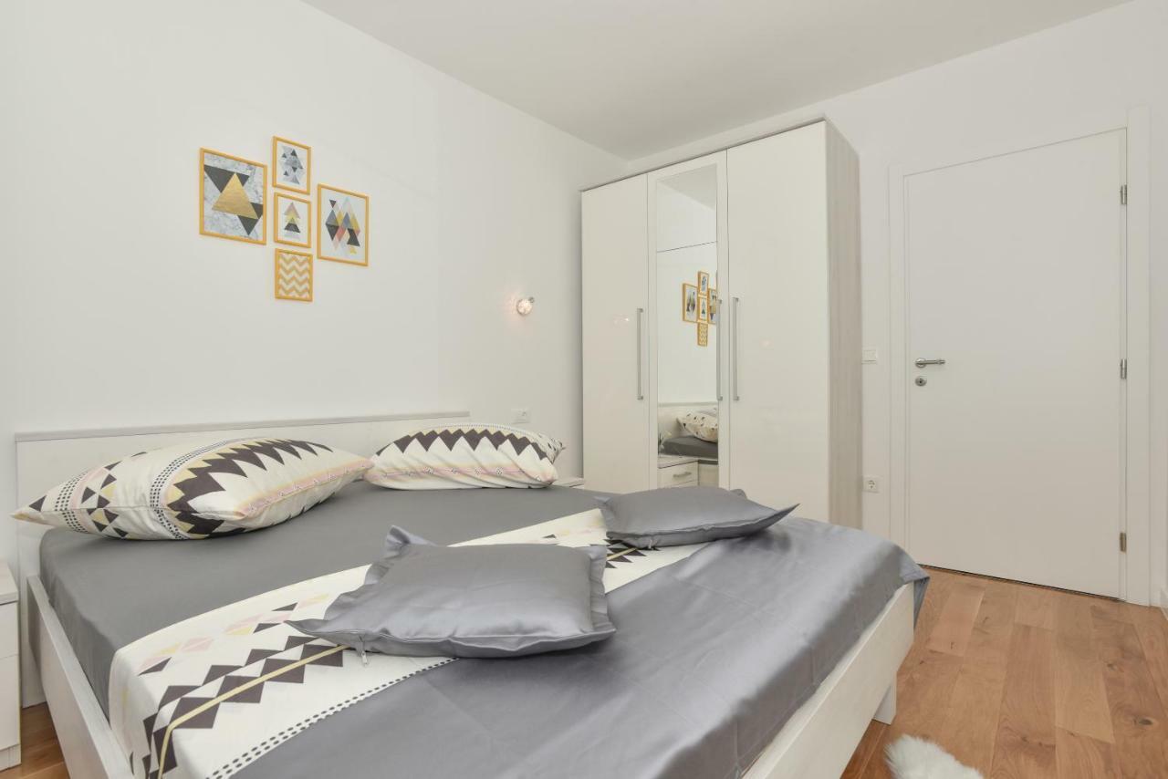 Apartment Daninovica I Макарска Экстерьер фото